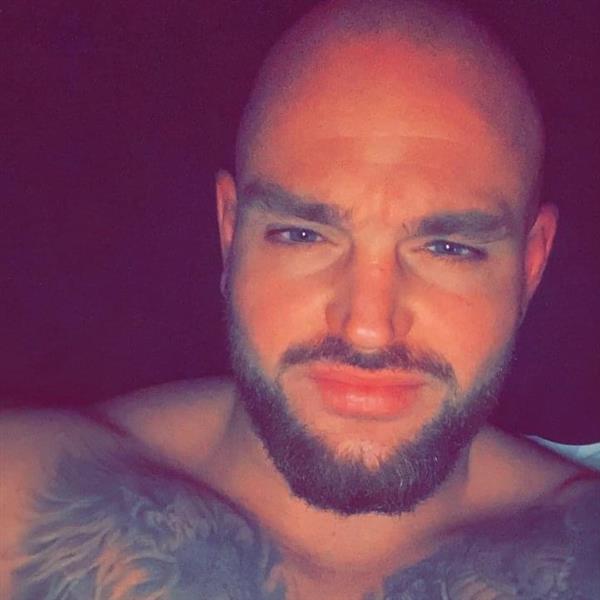 Grote foto tattoo boy zoekt lekker geile vrouw erotiek man zoekt vrouwelijke sekspartner