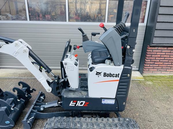 Grote foto bobcat e10z minigraver nieuw incl cw05 wissel 3 bakken doe het zelf en verbouw kranen en graafmachines