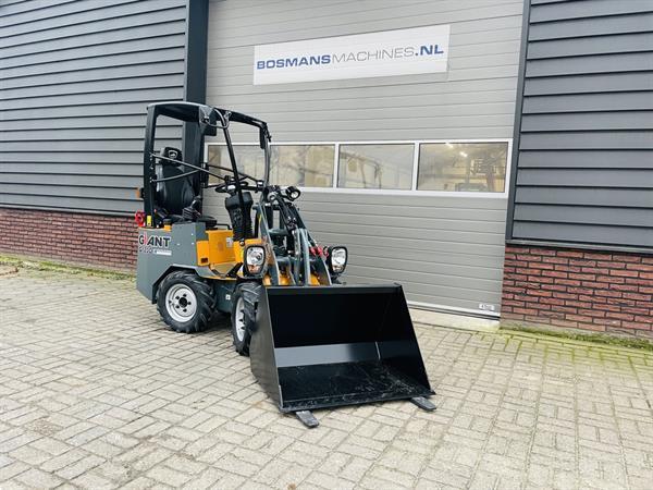 Grote foto giant g1200 minishovel kniklader nieuw agrarisch shovels