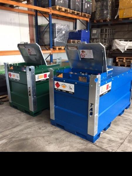Grote foto dieseltank mobiel fuel box 2000 230v pomp doe het zelf en verbouw compressors