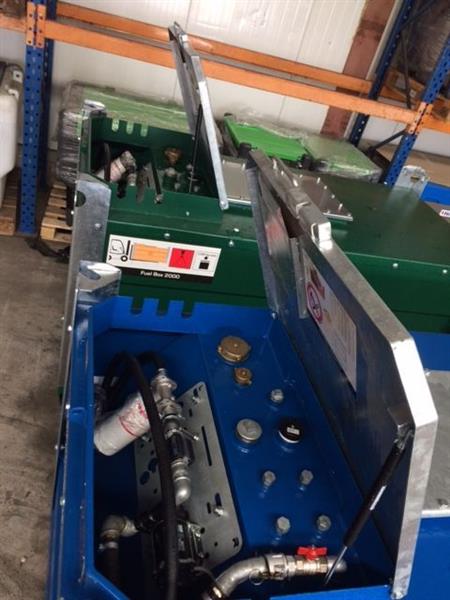 Grote foto dieseltank mobiel fuel box 2000 230v pomp doe het zelf en verbouw compressors