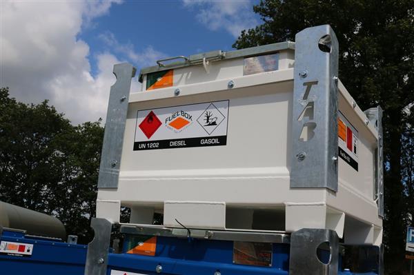 Grote foto dieseltank mobiel fuel box 2000 230v pomp doe het zelf en verbouw compressors