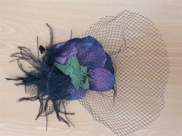 Grote foto burgundy velvet rose fascinator. kleding dames sieraden