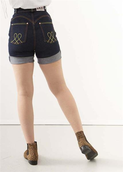 Grote foto lady k loves hug me baby shorts. kleding dames broeken en pantalons