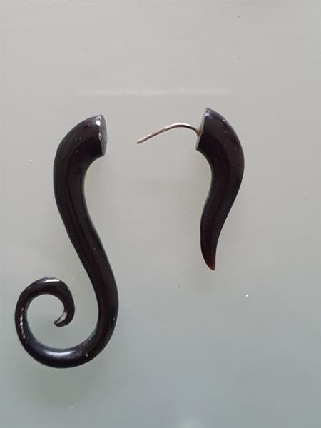 Grote foto fake stretcher s shape horn small. sieraden tassen en uiterlijk piercings