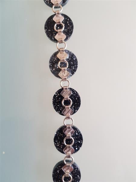 Grote foto bow and crossbones glam it up glitter disc bracelet in black. kleding dames sieraden