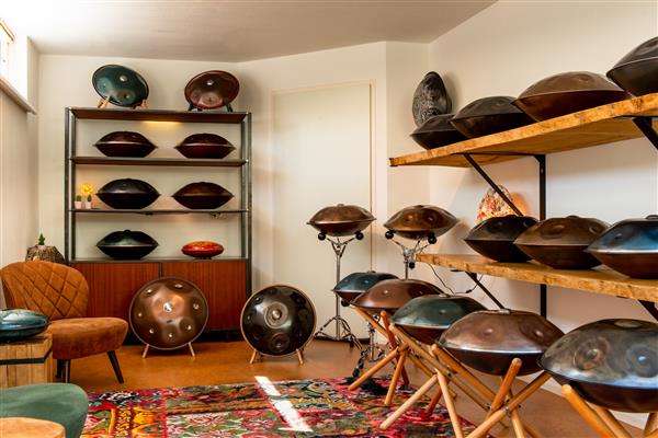 Grote foto de specialist voor prachtige nieuwe en gebruikte handpannen muziek en instrumenten overige muziek en instrumenten