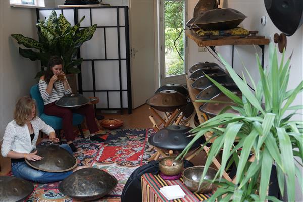 Grote foto de specialist voor prachtige nieuwe en gebruikte handpannen muziek en instrumenten overige muziek en instrumenten