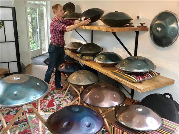 Grote foto de specialist voor prachtige nieuwe en gebruikte handpannen muziek en instrumenten overige muziek en instrumenten