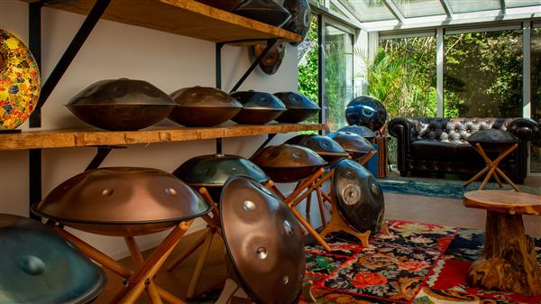 Grote foto de specialist voor prachtige nieuwe en gebruikte handpannen muziek en instrumenten overige muziek en instrumenten