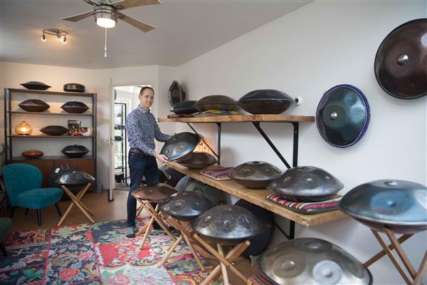 Grote foto de specialist voor prachtige nieuwe en gebruikte handpannen muziek en instrumenten overige muziek en instrumenten