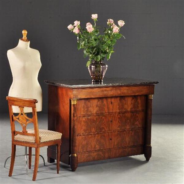 Grote foto antieke kasten grote empire commode ca. 1815 in bloemmahonie gemerkt wallaert a bruxelles met antiek en kunst stoelen en banken