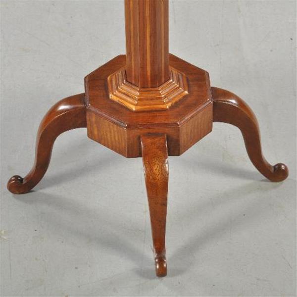 Grote foto antieke bijzettafels wijntafeltje 8 kantig ingelegd notenhouten tafeltje op strakke poot ca. 1920 antiek en kunst stoelen en banken