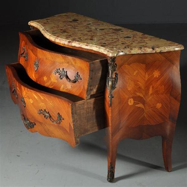 Grote foto antieke kasten gebombeerde notenhouten commode ca. 1920 met rijkelijk brons beslag no.402558 antiek en kunst stoelen en banken
