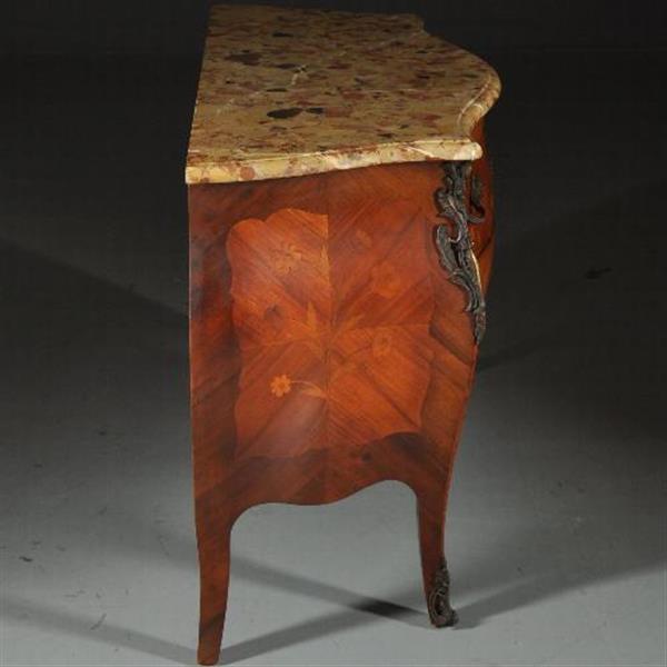 Grote foto antieke kasten gebombeerde notenhouten commode ca. 1920 met rijkelijk brons beslag no.402558 antiek en kunst stoelen en banken