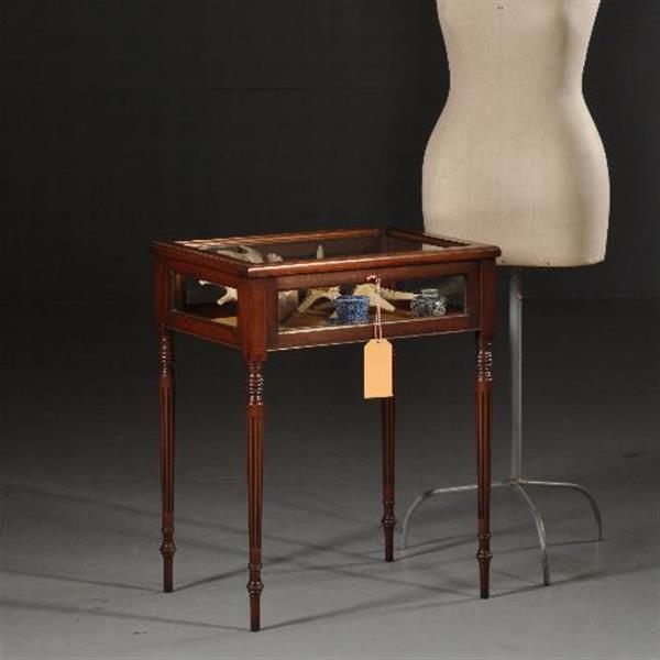 Grote foto antieke bijzettafels tafelvitrine in mahonie ca. 1890 met aan 5 kanten glas no.432235 antiek en kunst stoelen en banken