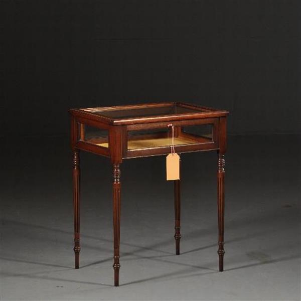 Grote foto antieke bijzettafels tafelvitrine in mahonie ca. 1890 met aan 5 kanten glas no.432235 antiek en kunst stoelen en banken