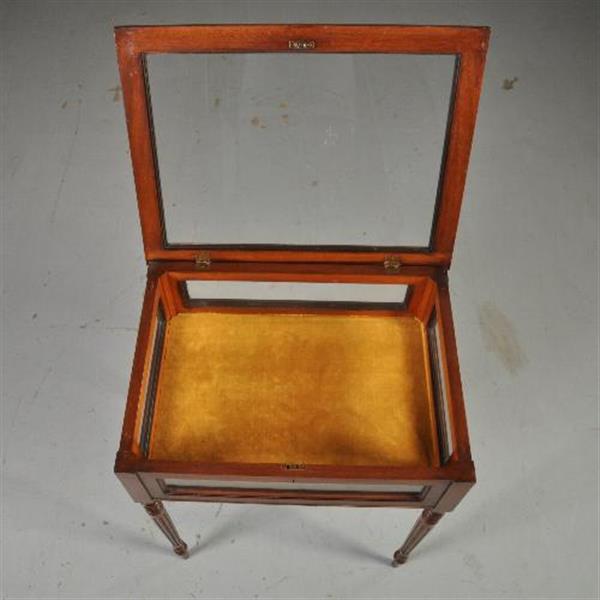 Grote foto antieke bijzettafels tafelvitrine in mahonie ca. 1890 met aan 5 kanten glas no.432235 antiek en kunst stoelen en banken