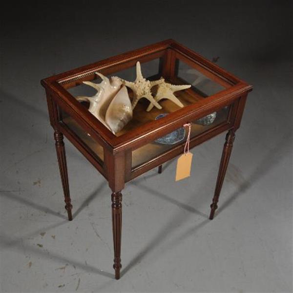 Grote foto antieke bijzettafels tafelvitrine in mahonie ca. 1890 met aan 5 kanten glas no.432235 antiek en kunst stoelen en banken