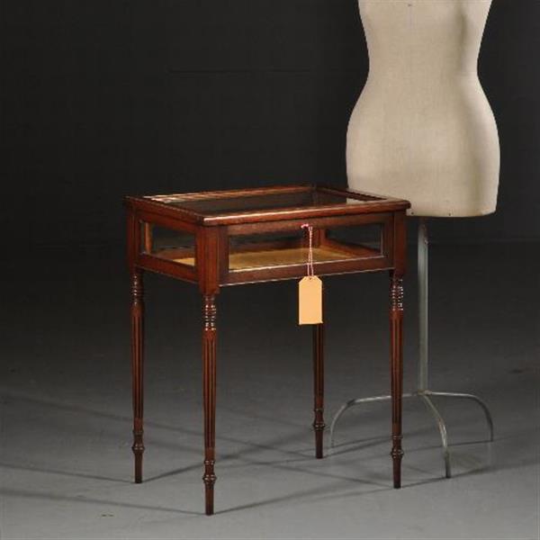 Grote foto antieke bijzettafels tafelvitrine in mahonie ca. 1890 met aan 5 kanten glas no.432235 antiek en kunst stoelen en banken