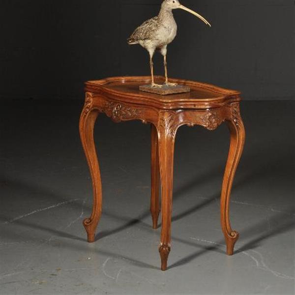 Grote foto antieke bijzettafels wijntafels notenhouten ovaal geschulpte bijzettafel ca. 1900 pander zn. antiek en kunst stoelen en banken