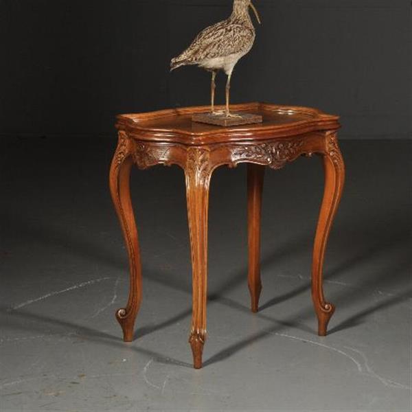 Grote foto antieke bijzettafels wijntafels notenhouten ovaal geschulpte bijzettafel ca. 1900 pander zn. antiek en kunst stoelen en banken