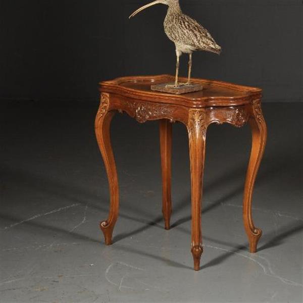 Grote foto antieke bijzettafels wijntafels notenhouten ovaal geschulpte bijzettafel ca. 1900 pander zn. antiek en kunst stoelen en banken
