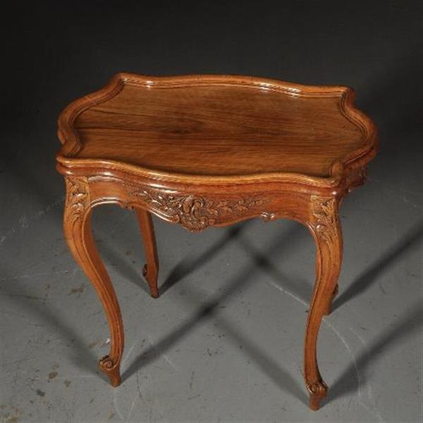 Grote foto antieke bijzettafels wijntafels notenhouten ovaal geschulpte bijzettafel ca. 1900 pander zn. antiek en kunst stoelen en banken