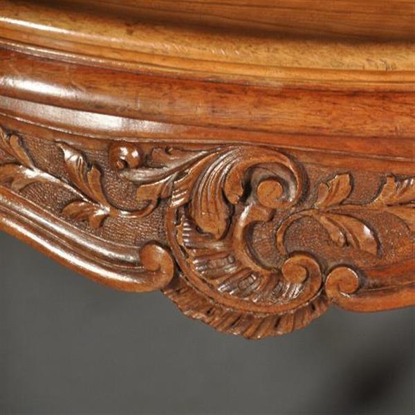 Grote foto antieke bijzettafels wijntafels notenhouten ovaal geschulpte bijzettafel ca. 1900 pander zn. antiek en kunst stoelen en banken