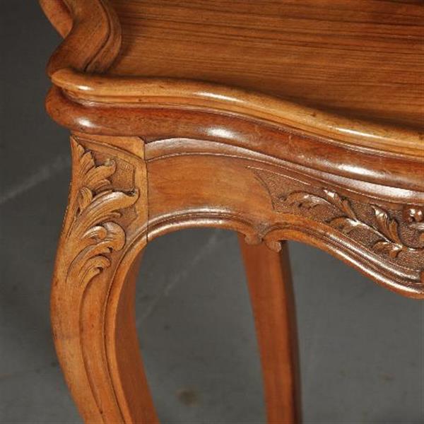 Grote foto antieke bijzettafels wijntafels notenhouten ovaal geschulpte bijzettafel ca. 1900 pander zn. antiek en kunst stoelen en banken