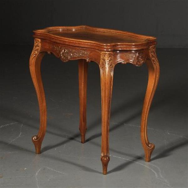Grote foto antieke bijzettafels wijntafels notenhouten ovaal geschulpte bijzettafel ca. 1900 pander zn. antiek en kunst stoelen en banken