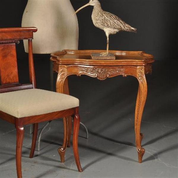 Grote foto antieke bijzettafels wijntafels notenhouten ovaal geschulpte bijzettafel ca. 1900 pander zn. antiek en kunst stoelen en banken