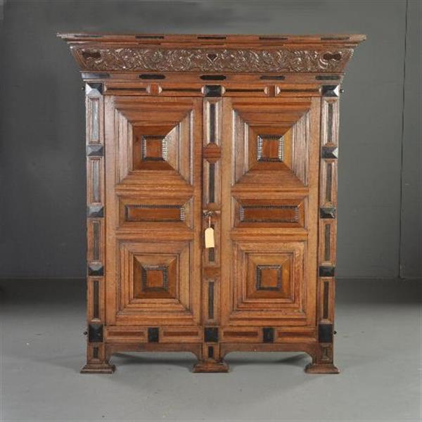 Grote foto antieke kast gelderse kussenkast op slofpoten in eiken met ingelegd met ebbenhout o.a. een hartje antiek en kunst stoelen en banken