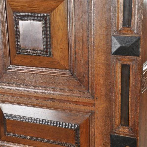 Grote foto antieke kast gelderse kussenkast op slofpoten in eiken met ingelegd met ebbenhout o.a. een hartje antiek en kunst stoelen en banken