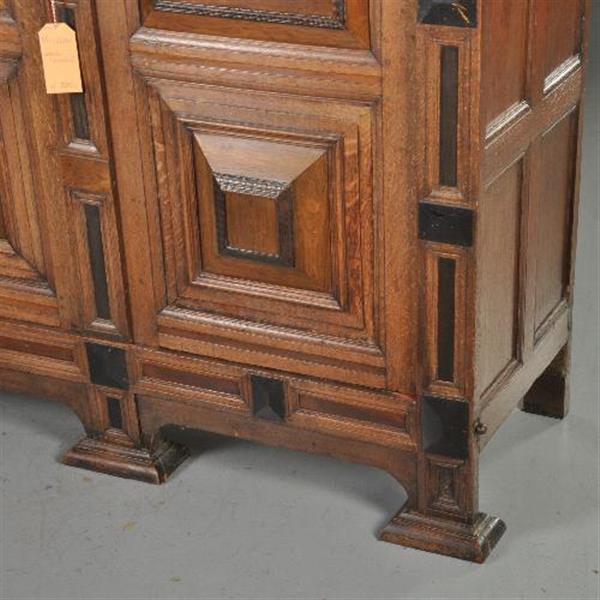 Grote foto antieke kast gelderse kussenkast op slofpoten in eiken met ingelegd met ebbenhout o.a. een hartje antiek en kunst stoelen en banken