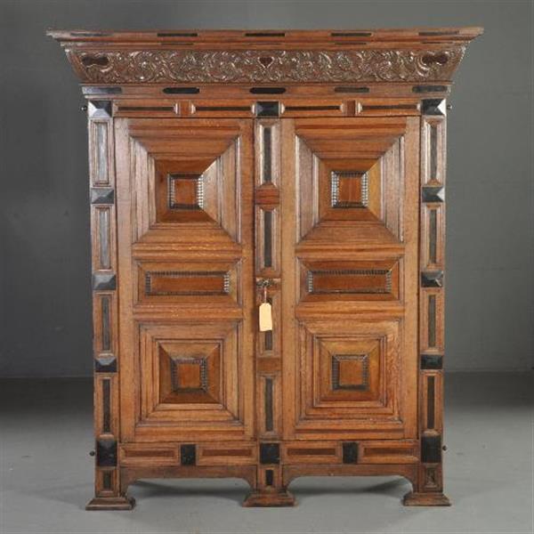 Grote foto antieke kast gelderse kussenkast op slofpoten in eiken met ingelegd met ebbenhout o.a. een hartje antiek en kunst stoelen en banken