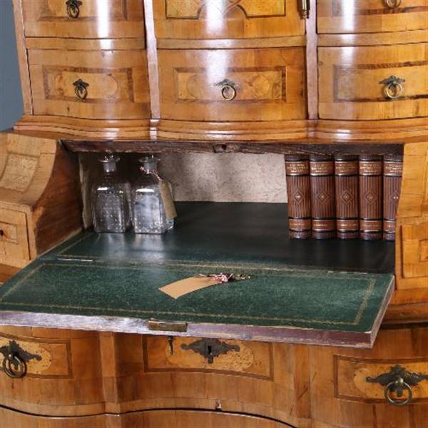 Grote foto antieke kast 18e eeuwse tabernakelkast barok orgel gebogen in noten met wortelnoten en o.a. ebben antiek en kunst overige in antiek gebruiksvoorwerpen