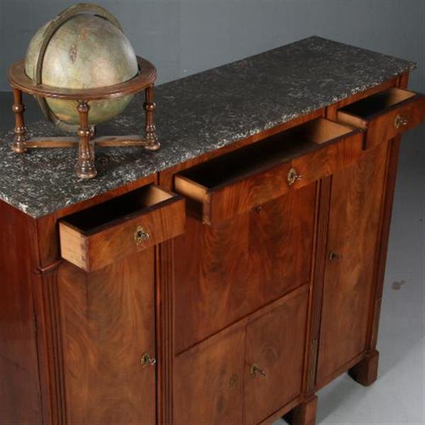 Grote foto brede empire secretaire of bar met zijkasten ca. 1810 in mahonie met marmer no.602117 antiek en kunst stoelen en banken