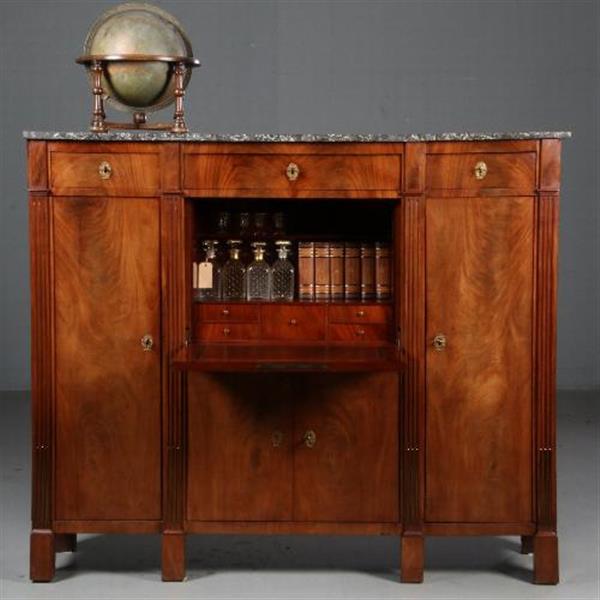 Grote foto brede empire secretaire of bar met zijkasten ca. 1810 in mahonie met marmer no.602117 antiek en kunst stoelen en banken