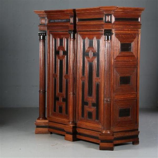 Grote foto antieke kast utrechtse kast 17e eeuw eiken met ebben op sloffen no.610255 antiek en kunst stoelen en banken