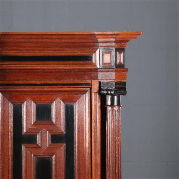 Grote foto antieke kast utrechtse kast 17e eeuw eiken met ebben op sloffen no.610255 antiek en kunst stoelen en banken