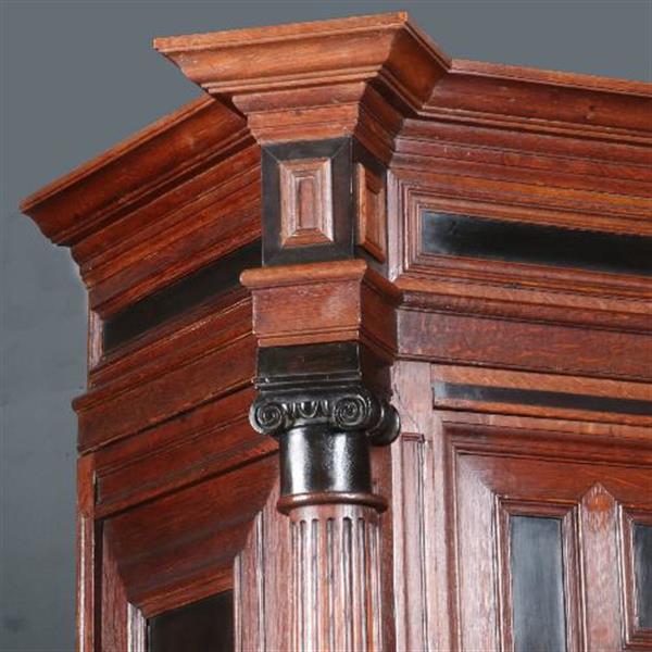 Grote foto antieke kast utrechtse kast 17e eeuw eiken met ebben op sloffen no.610255 antiek en kunst stoelen en banken