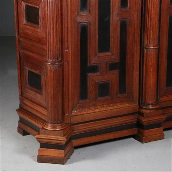 Grote foto antieke kast utrechtse kast 17e eeuw eiken met ebben op sloffen no.610255 antiek en kunst stoelen en banken