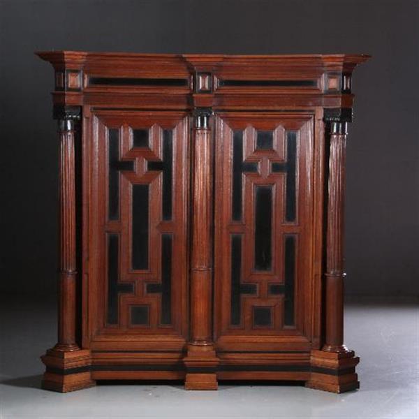 Grote foto antieke kast utrechtse kast 17e eeuw eiken met ebben op sloffen no.610255 antiek en kunst stoelen en banken