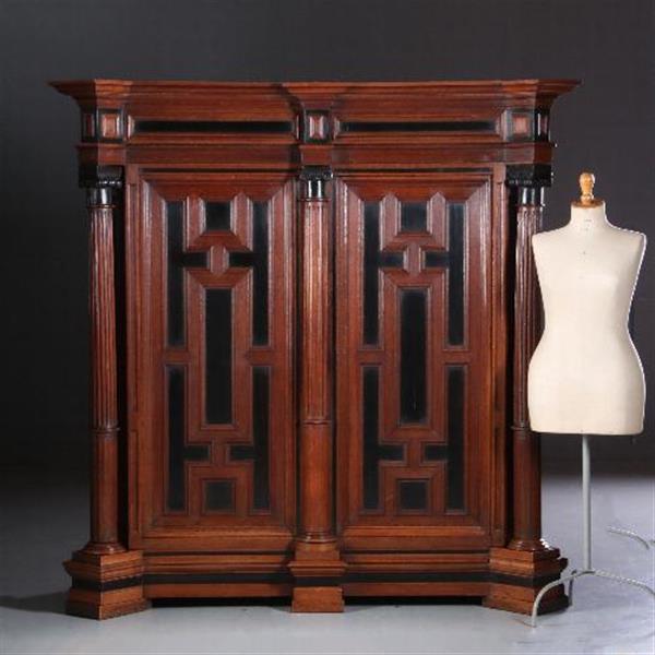 Grote foto antieke kast utrechtse kast 17e eeuw eiken met ebben op sloffen no.610255 antiek en kunst stoelen en banken