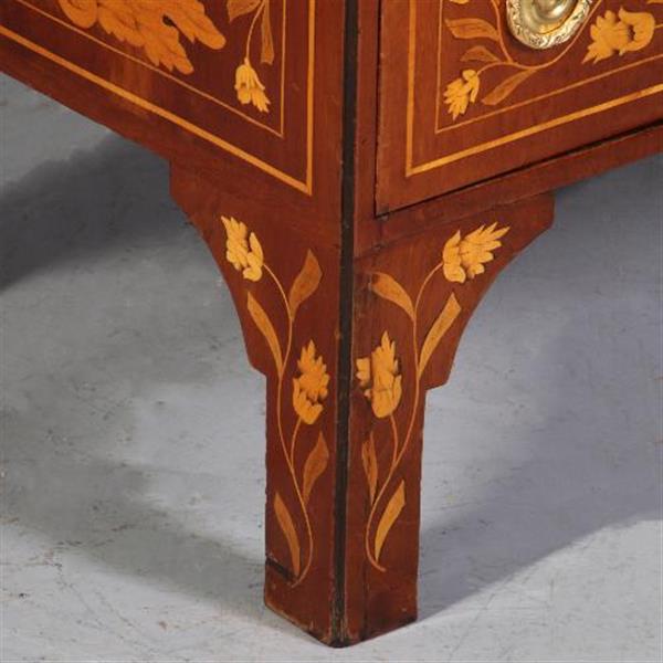 Grote foto antieke kasten kleine hollandse barok commode 18e eeuw 4 zijdig rijkelijk van marqueterie voorzie antiek en kunst stoelen en banken