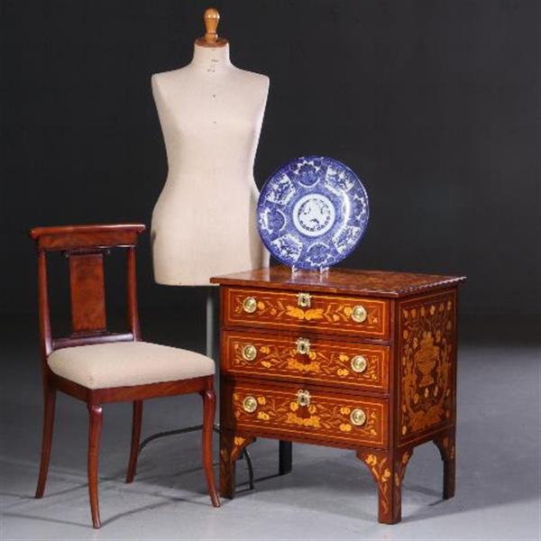 Grote foto antieke kasten kleine hollandse barok commode 18e eeuw 4 zijdig rijkelijk van marqueterie voorzie antiek en kunst stoelen en banken