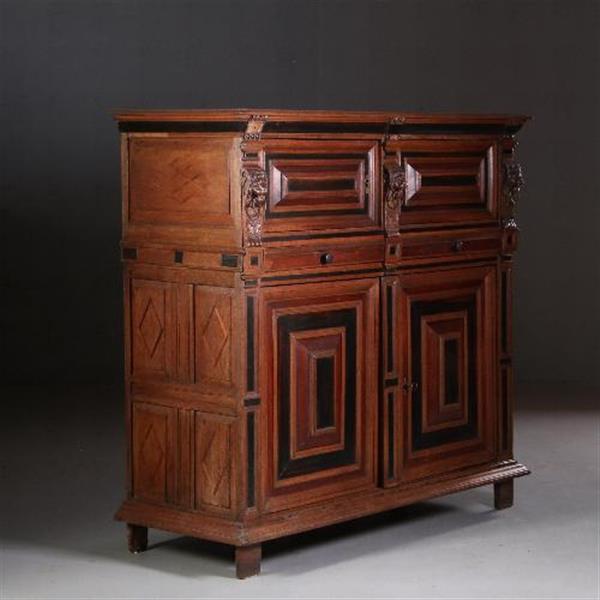 Grote foto antieke kasten zeeuwse vierdeurskast ca. 1660 met kussens en ebbenhout no.681429 antiek en kunst stoelen en banken
