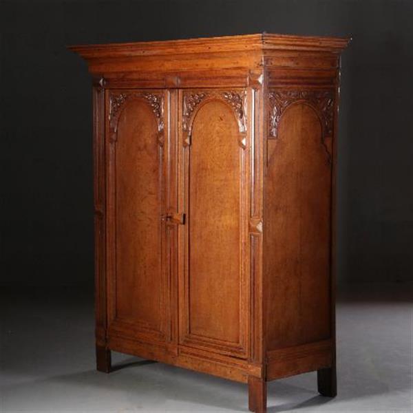 Grote foto antieke kast tweedeurs poortkast ca. 1670 hollands of utrechts de zijpanelen ook met poorten. no. antiek en kunst stoelen en banken
