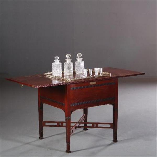 Grote foto antieke bijzettafels wijntafels dranktafel met pop up interieur ca. 1900 no.671939 antiek en kunst stoelen en banken